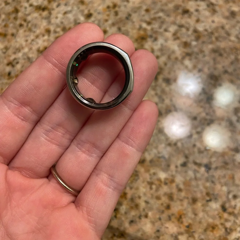 Oura Black Charging Dock with Magnetic Ring